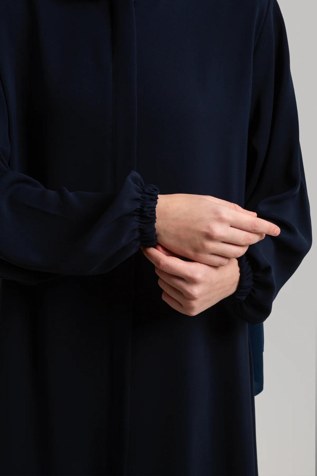 Arya Abaya met volledige rits